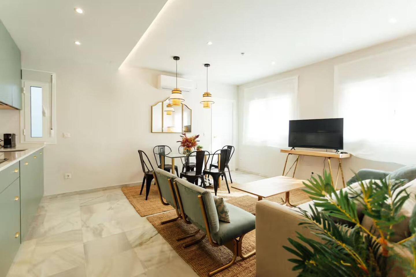 Reformed And Comfy- 2Bd 2Bth- Arenal Apartment Seville Luaran gambar