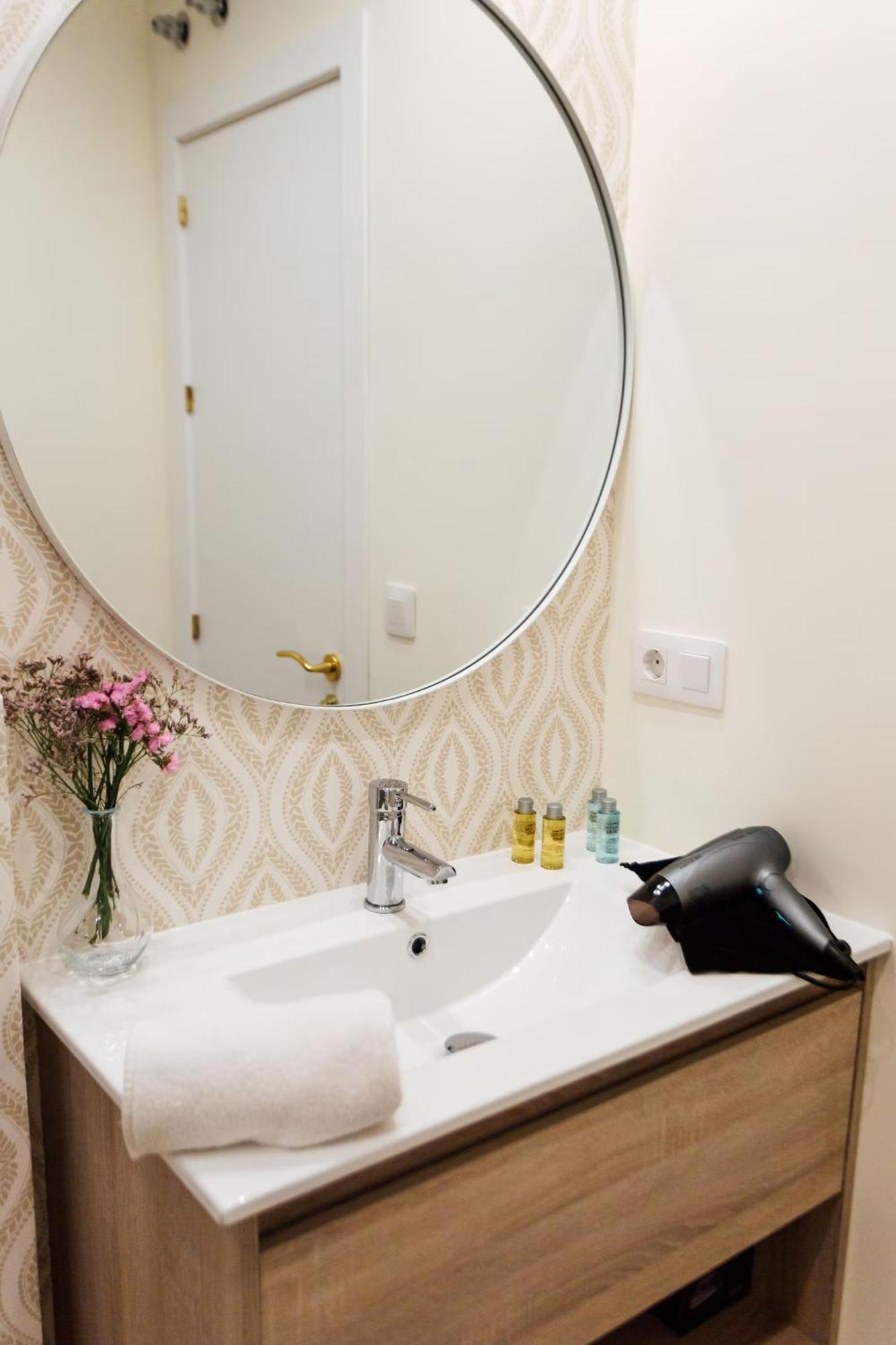 Reformed And Comfy- 2Bd 2Bth- Arenal Apartment Seville Luaran gambar